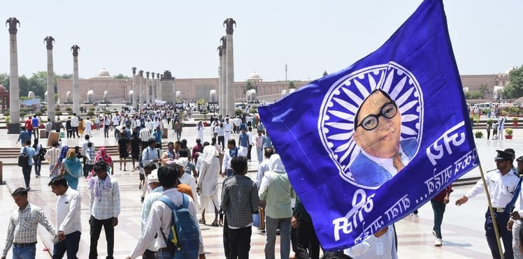 आंबेडकर पार्क में सुबह से ही दर्शकों और प्रशंसकों का आना शुरू हो गया था।