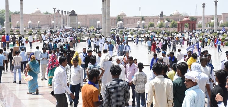 आंबेडकर पार्क में सुबह से ही दर्शकों और प्रशंसकों का आना शुरू हो गया था।