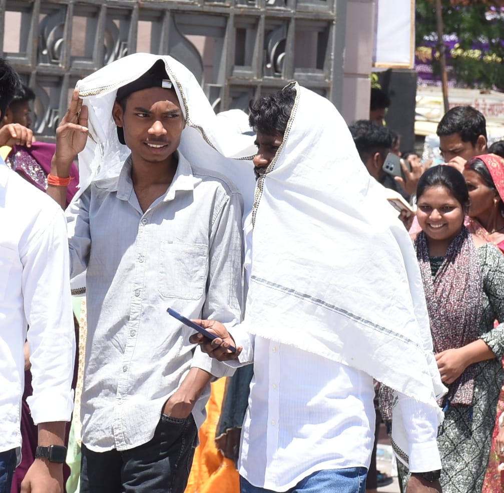 आंबेडकर पार्क में सुबह से ही दर्शकों और प्रशंसकों का आना शुरू हो गया था।