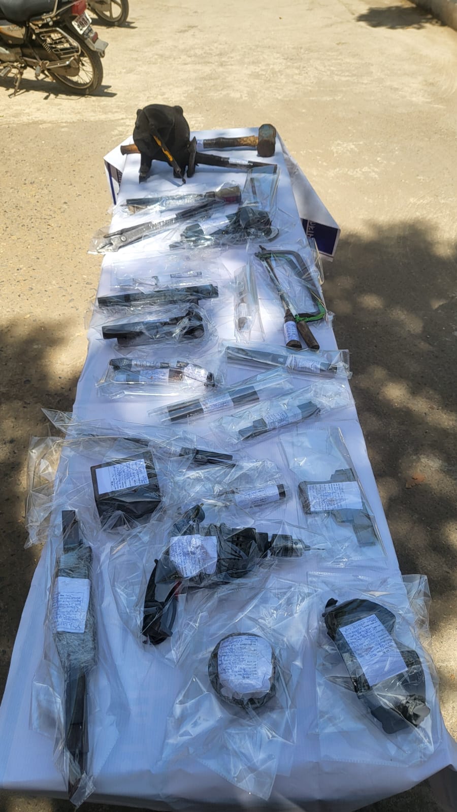 अवैध हथियार पुलिस ने किए जप्त