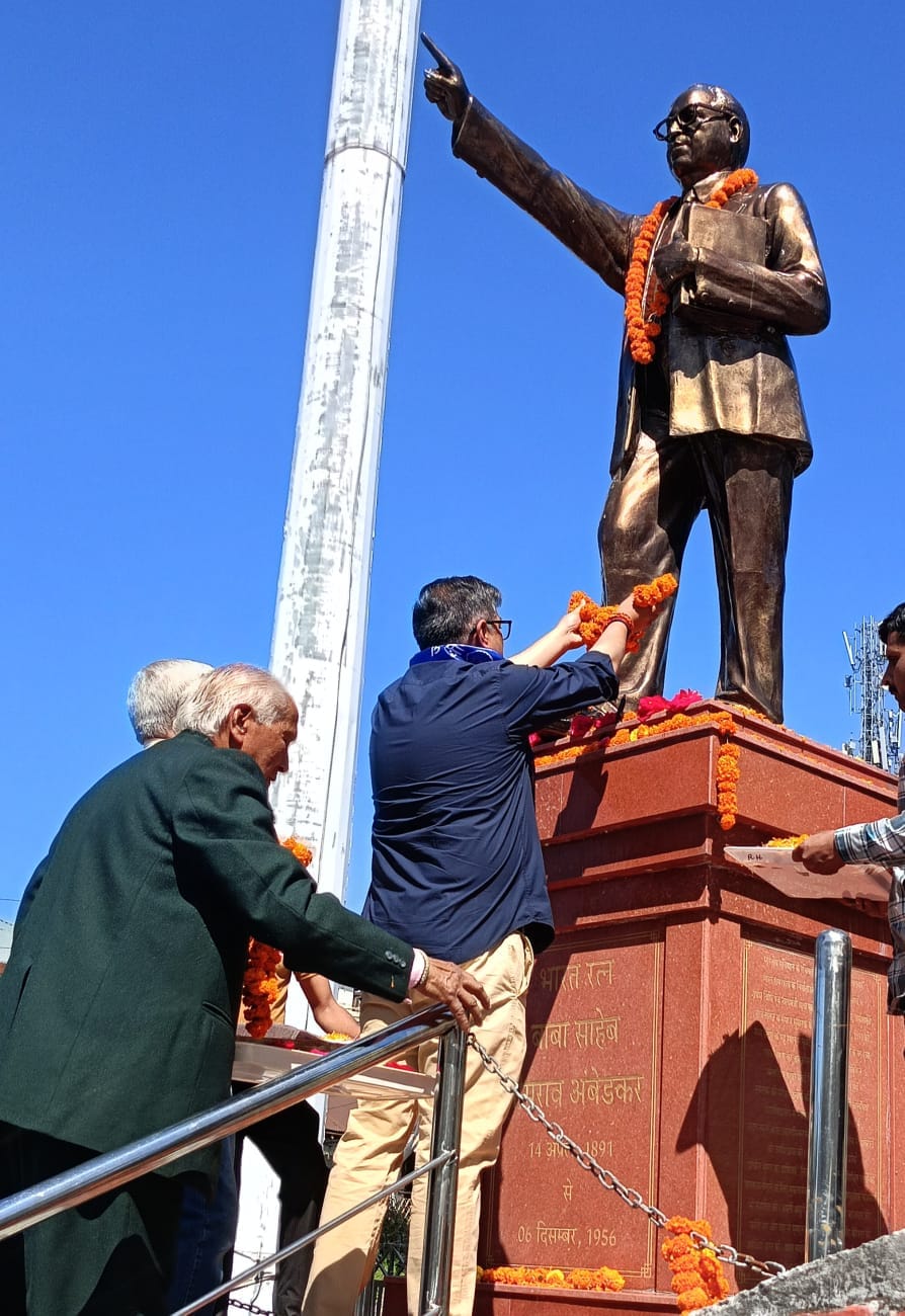बैजनाथ के महाकाल में आयोजित डॉ. भीम राव आंबेडकर की जयंती समारोह में मुख्य अतिथि एवं अन्य। स्रोत बैजनाथ के महाकाल में आयोजित डॉ. भीम राव आंबेडकर की जयंती समारोह में मुख्य अतिथि एवं अन्य। स्रोत