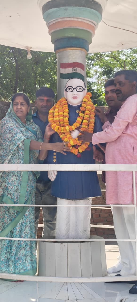 चंदवक में श्रद्धा के साथ मनाई गई आंबेडकर जयंती, निकला भव्य जुलूस। स्रोत-संवाद
