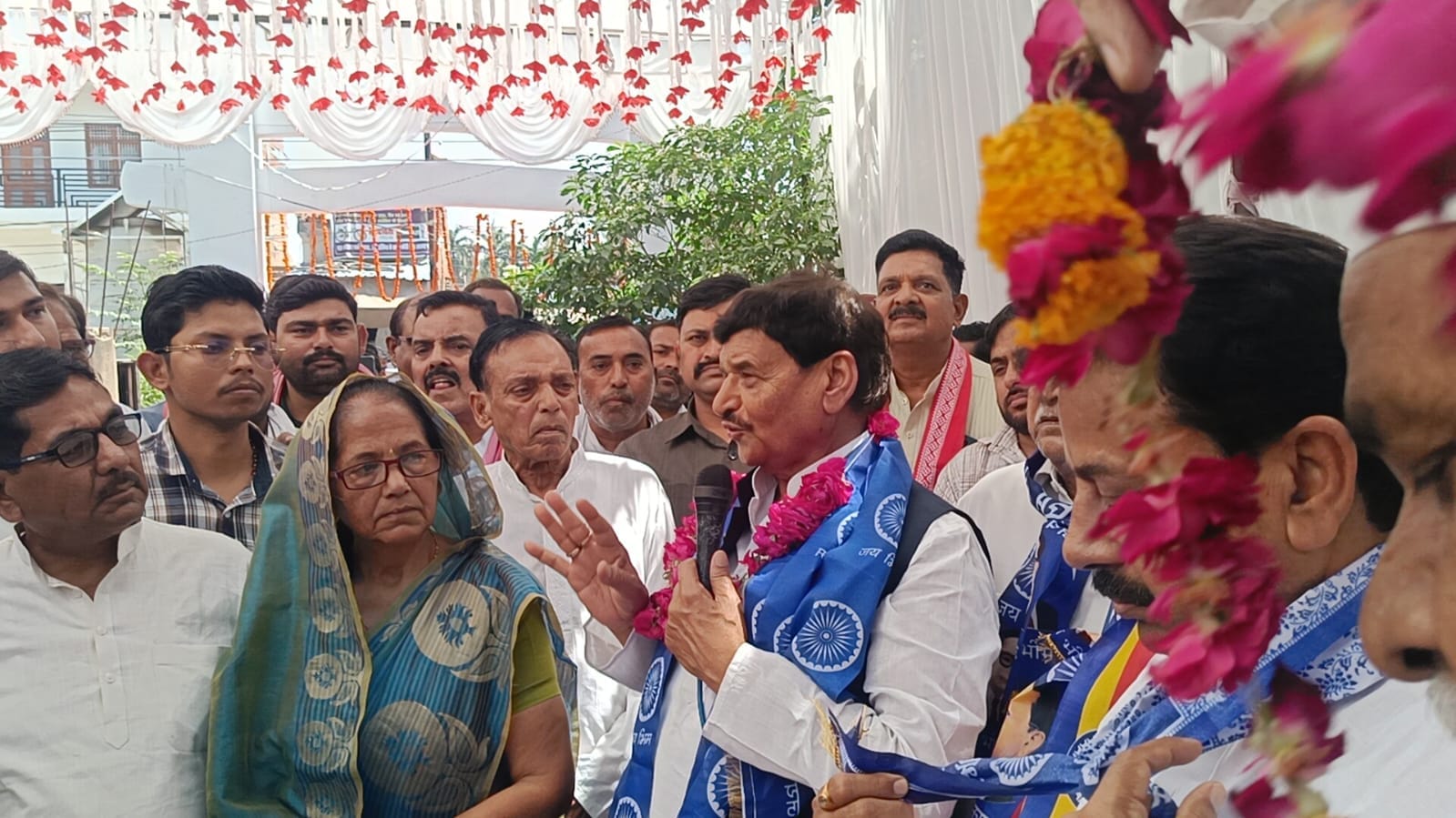 फोटो: 23 आंबेडकर शोभायात्रा में शामिल महापुरूषों की झांकियां। संवाद फोटो: 23 आंबेडकर शोभायात्रा में शामिल महापुरूषों की झांकियां। संवाद
