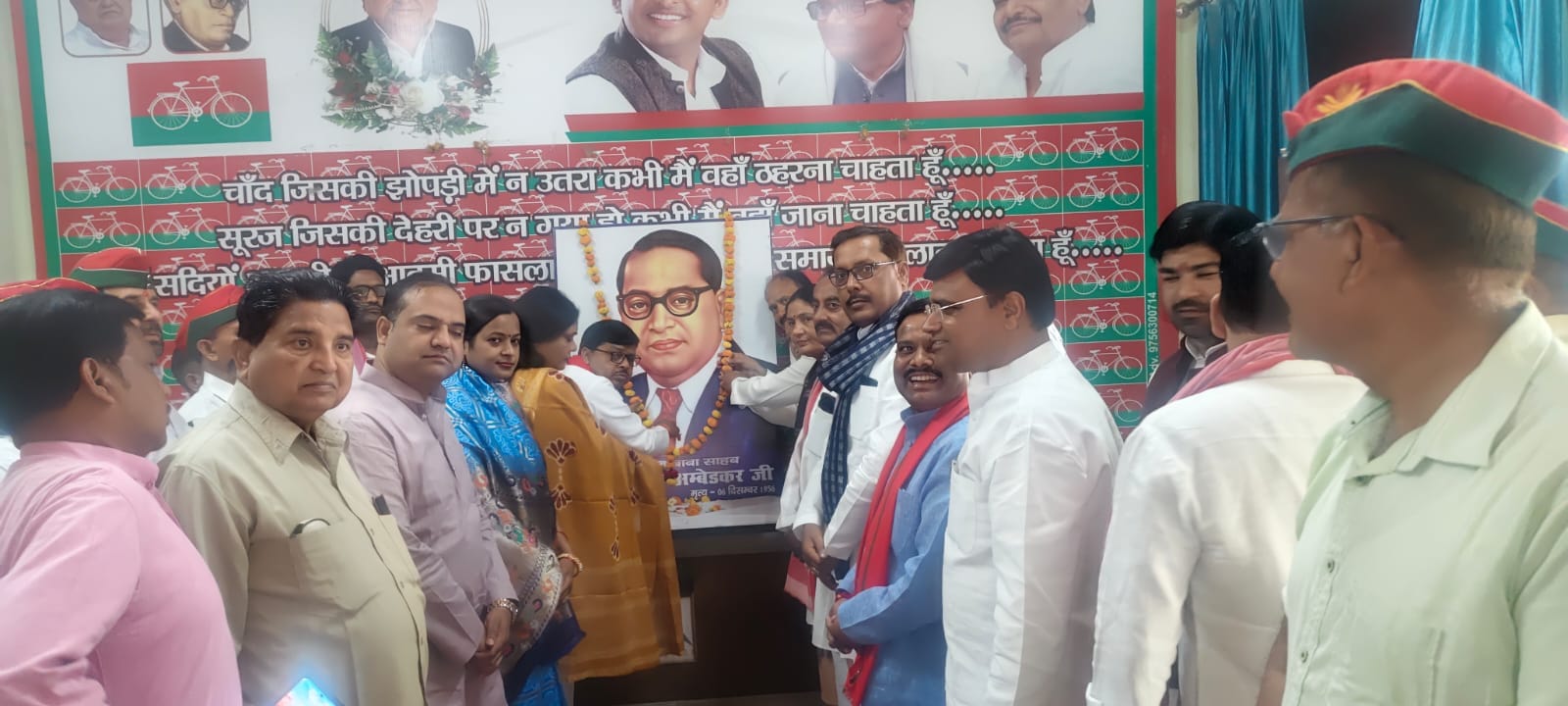 फोटो: 33:: चकरनगर में आंबेडकर शोभायात्रा निकालते सपा नेता कार्यकर्ता व अन्य। संवाद फोटो: 33:: चकरनगर में आंबेडकर शोभायात्रा निकालते सपा नेता कार्यकर्ता व अन्य। संवाद