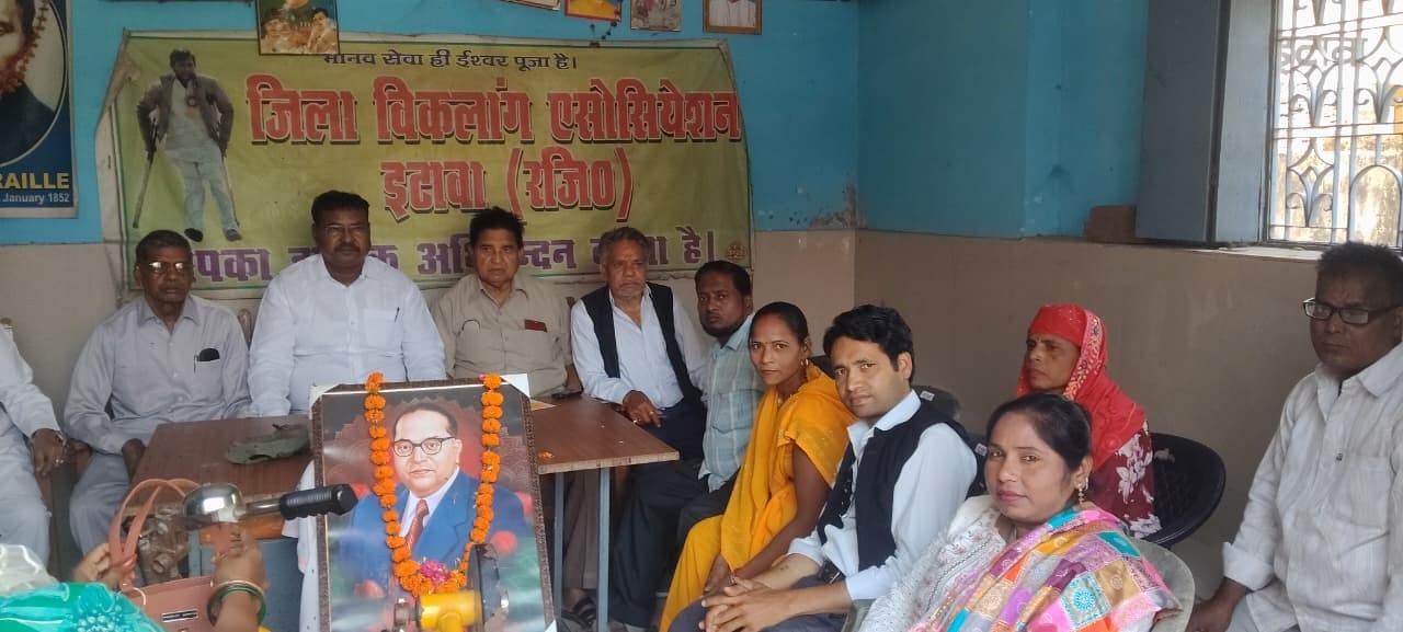 फोटो: 33:: चकरनगर में आंबेडकर शोभायात्रा निकालते सपा नेता कार्यकर्ता व अन्य। संवाद फोटो: 33:: चकरनगर में आंबेडकर शोभायात्रा निकालते सपा नेता कार्यकर्ता व अन्य। संवाद