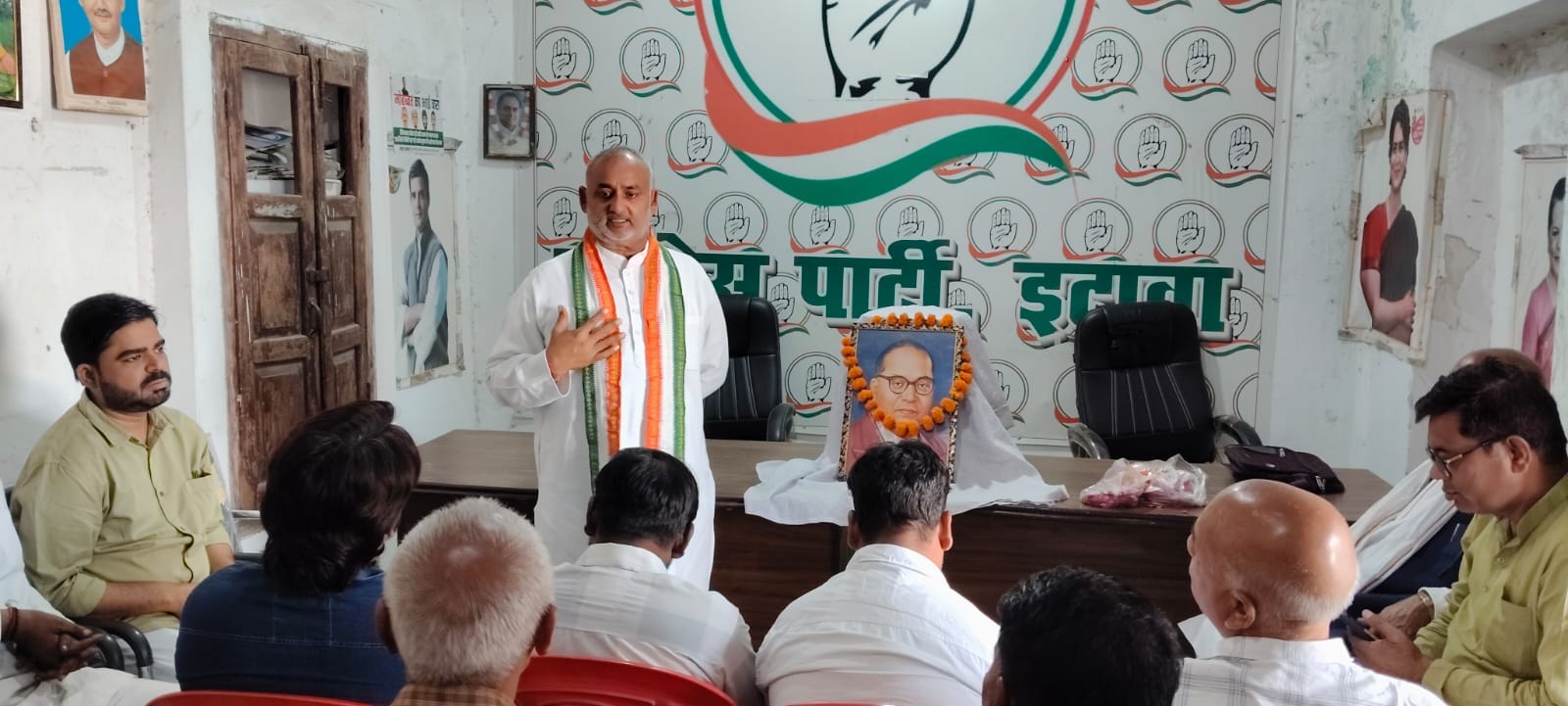 फोटो: 33:: चकरनगर में आंबेडकर शोभायात्रा निकालते सपा नेता कार्यकर्ता व अन्य। संवाद फोटो: 33:: चकरनगर में आंबेडकर शोभायात्रा निकालते सपा नेता कार्यकर्ता व अन्य। संवाद
