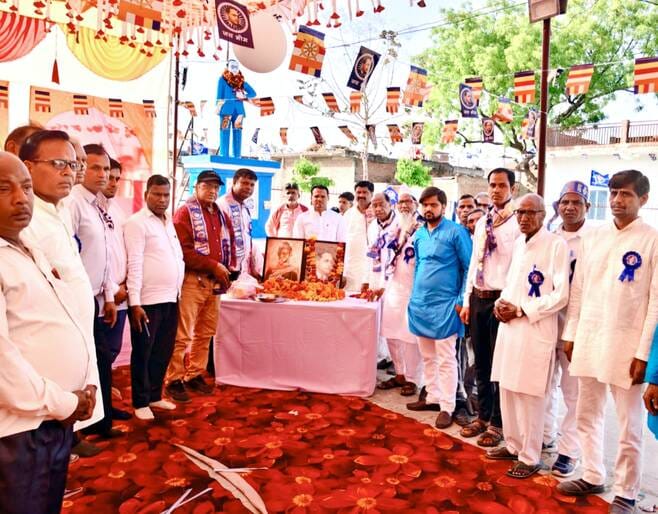 फोटो: 33:: चकरनगर में आंबेडकर शोभायात्रा निकालते सपा नेता कार्यकर्ता व अन्य। संवाद फोटो: 33:: चकरनगर में आंबेडकर शोभायात्रा निकालते सपा नेता कार्यकर्ता व अन्य। संवाद