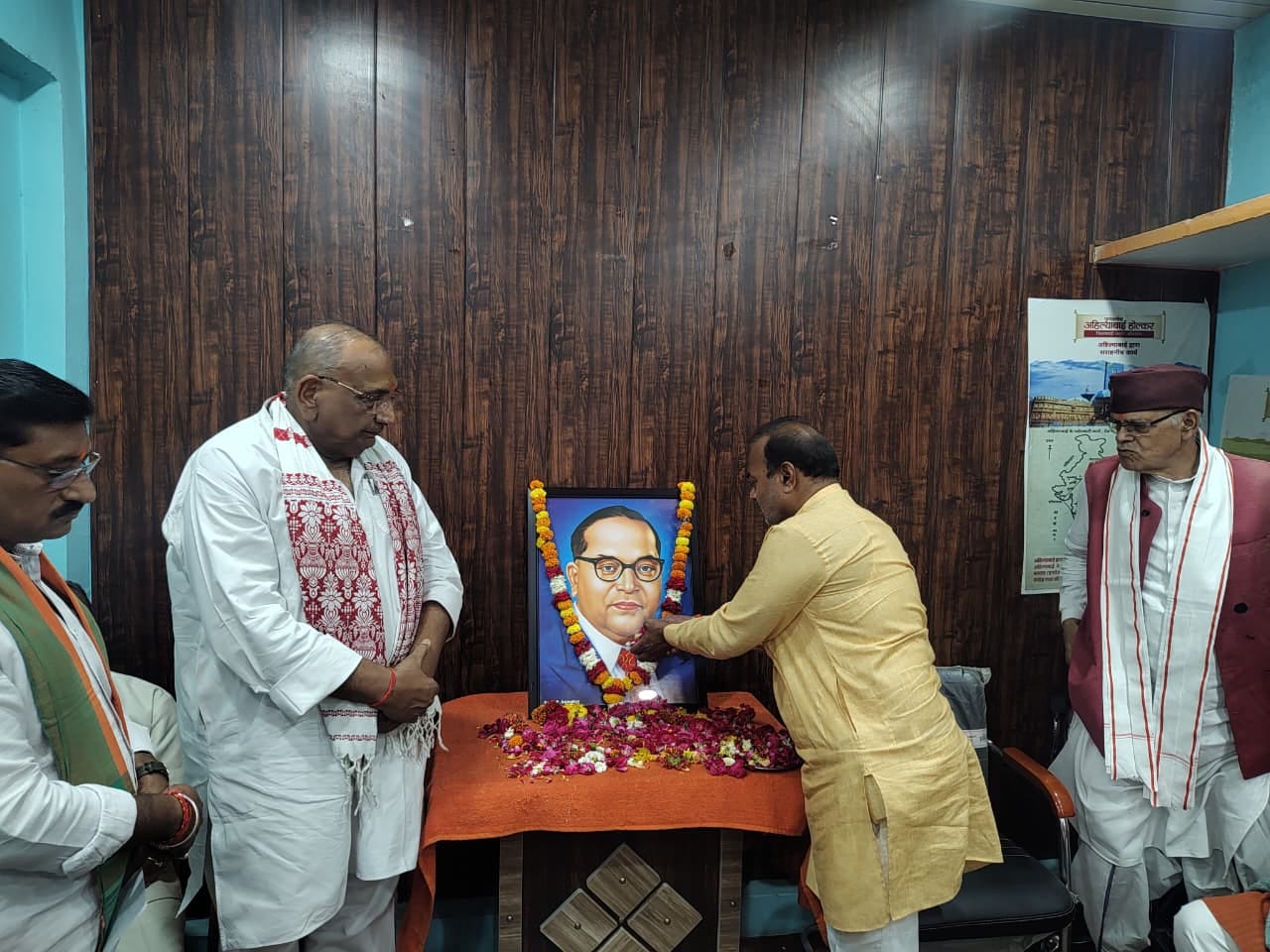 फोेटो न- 14 सीकेटीपी 25 शोभा यात्रा में रथ पर सवार बाबा साहेब की झांकी। संवाद फोेटो न- 14 सीकेटीपी 25 शोभा यात्रा में रथ पर सवार बाबा साहेब की झांकी। संवाद