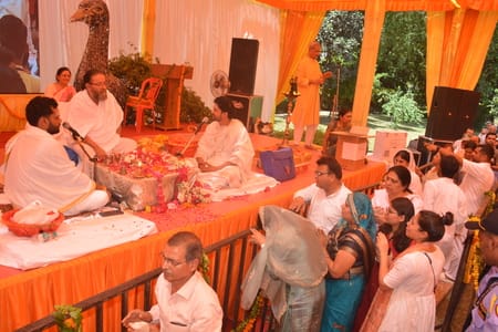 ज्योतिर्लिंग के पावन अंश के दर्शन को उमड़े श्रद्धालु ज्योतिर्लिंग के पावन अंश के दर्शन को उमड़े श्रद्धालु