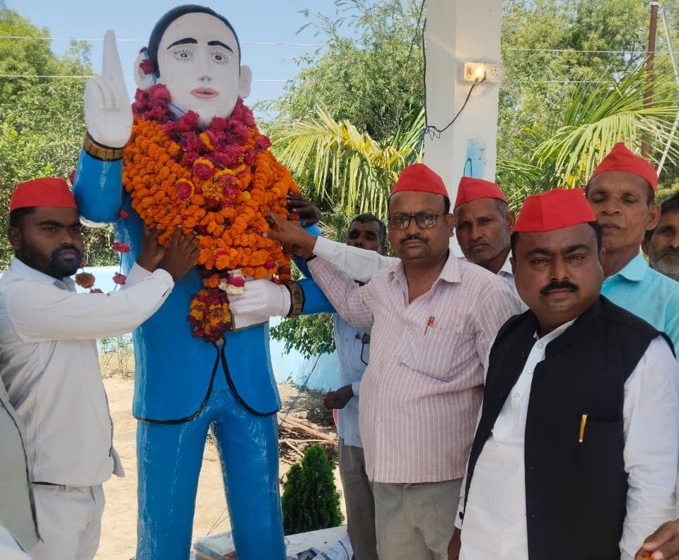 माल, नगराम, निगोहां में बाबा साहब की प्रतिमा पर माल्यार्पण कर दी गई श्रद्धांजलि।   