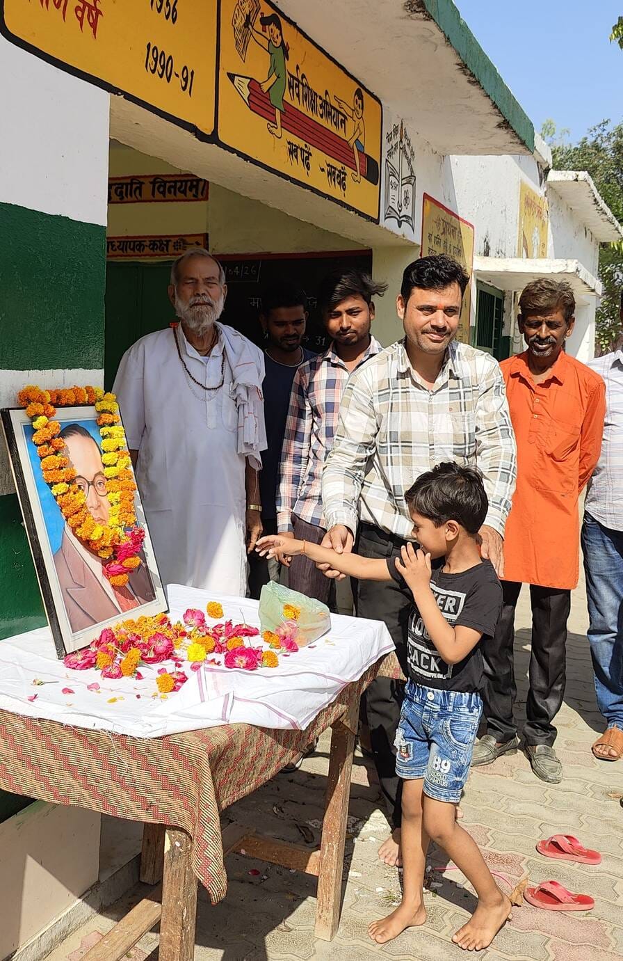 माल, नगराम, निगोहां में बाबा साहब की प्रतिमा पर माल्यार्पण कर दी गई श्रद्धांजलि।   