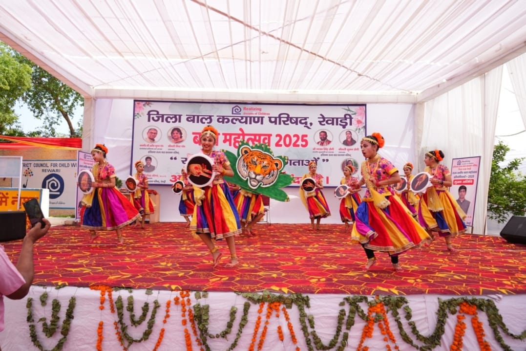 राज्य स्तरीय बाल महोत्सव में नृत्य प्रस्तुत करते प्रतिभागी। स्रोत : परिषद