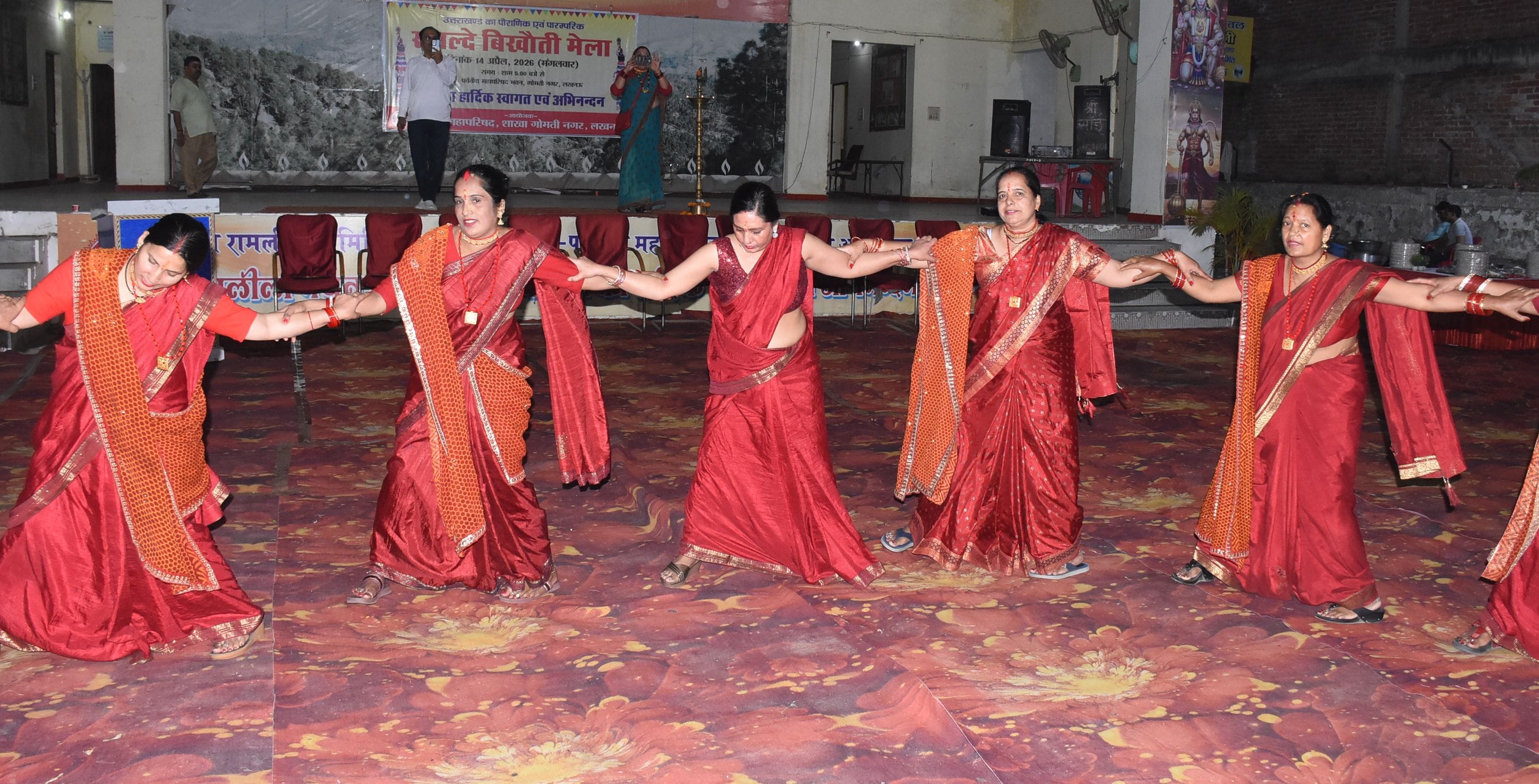 स्याल्दे बिखौती मेला में बिखरे पर्वतीय संस्कृति के रंग स्याल्दे बिखौती मेला में बिखरे पर्वतीय संस्कृति के रंग