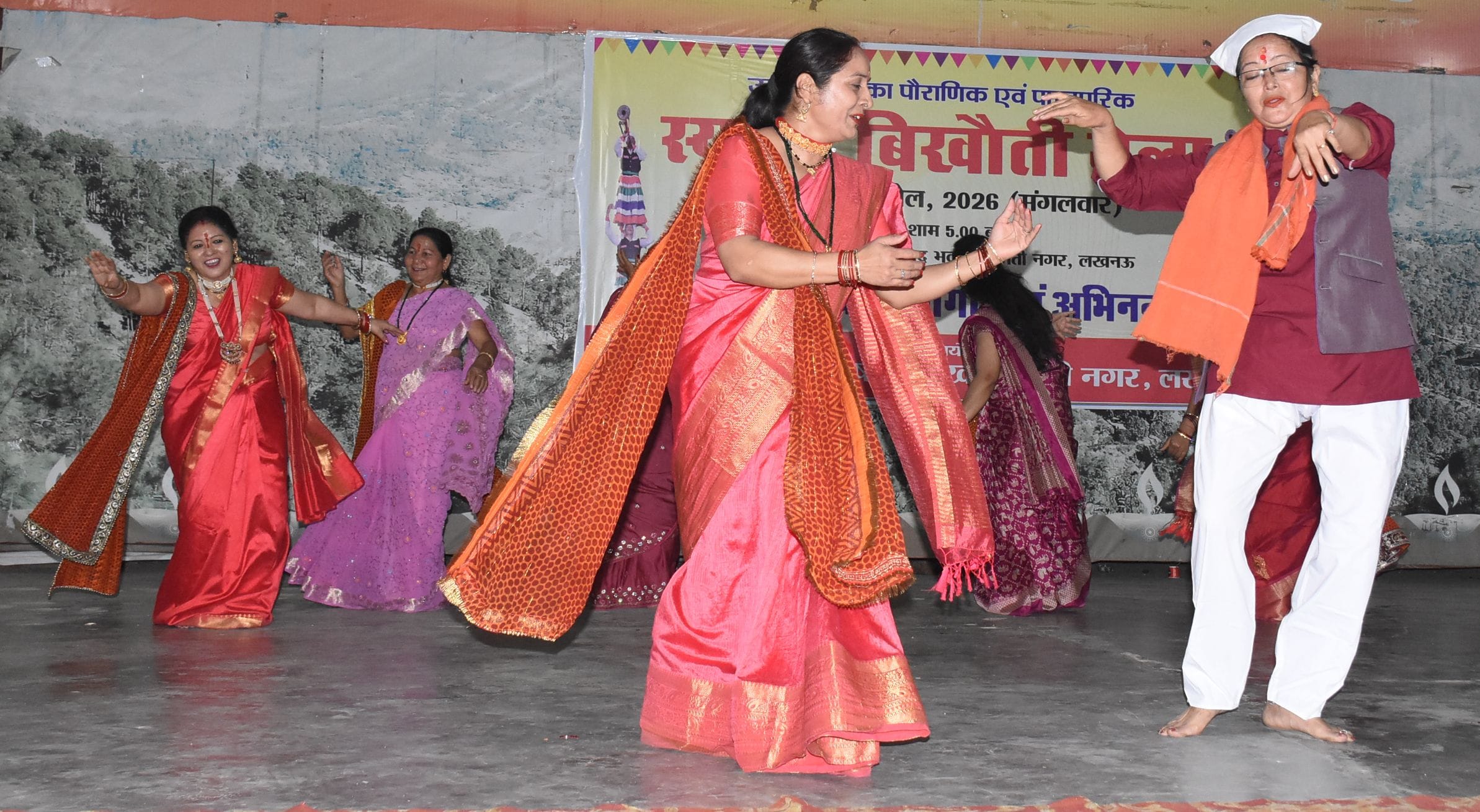 स्याल्दे बिखौती मेला में बिखरे पर्वतीय संस्कृति के रंग स्याल्दे बिखौती मेला में बिखरे पर्वतीय संस्कृति के रंग