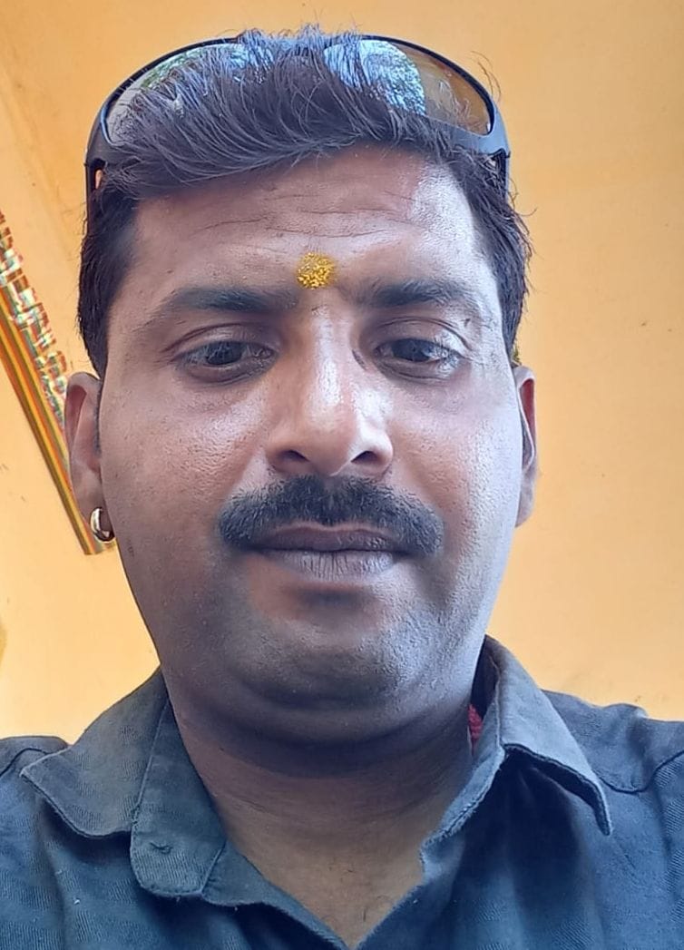 शहर की गैस एजेंसी पर लगी उपभोक्ताओं की लाइनें। संवाद शहर की गैस एजेंसी पर लगी उपभोक्ताओं की लाइनें। संवाद