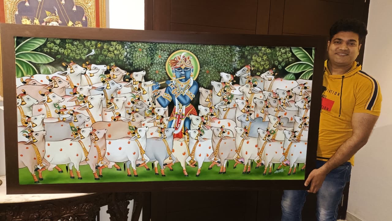 दीवार पर पेंसिल से दो साल के बच्चे द्वारा उकेरी गईं आकृतियां। दीवार पर पेंसिल से दो साल के बच्चे द्वारा उकेरी गईं आकृतियां।