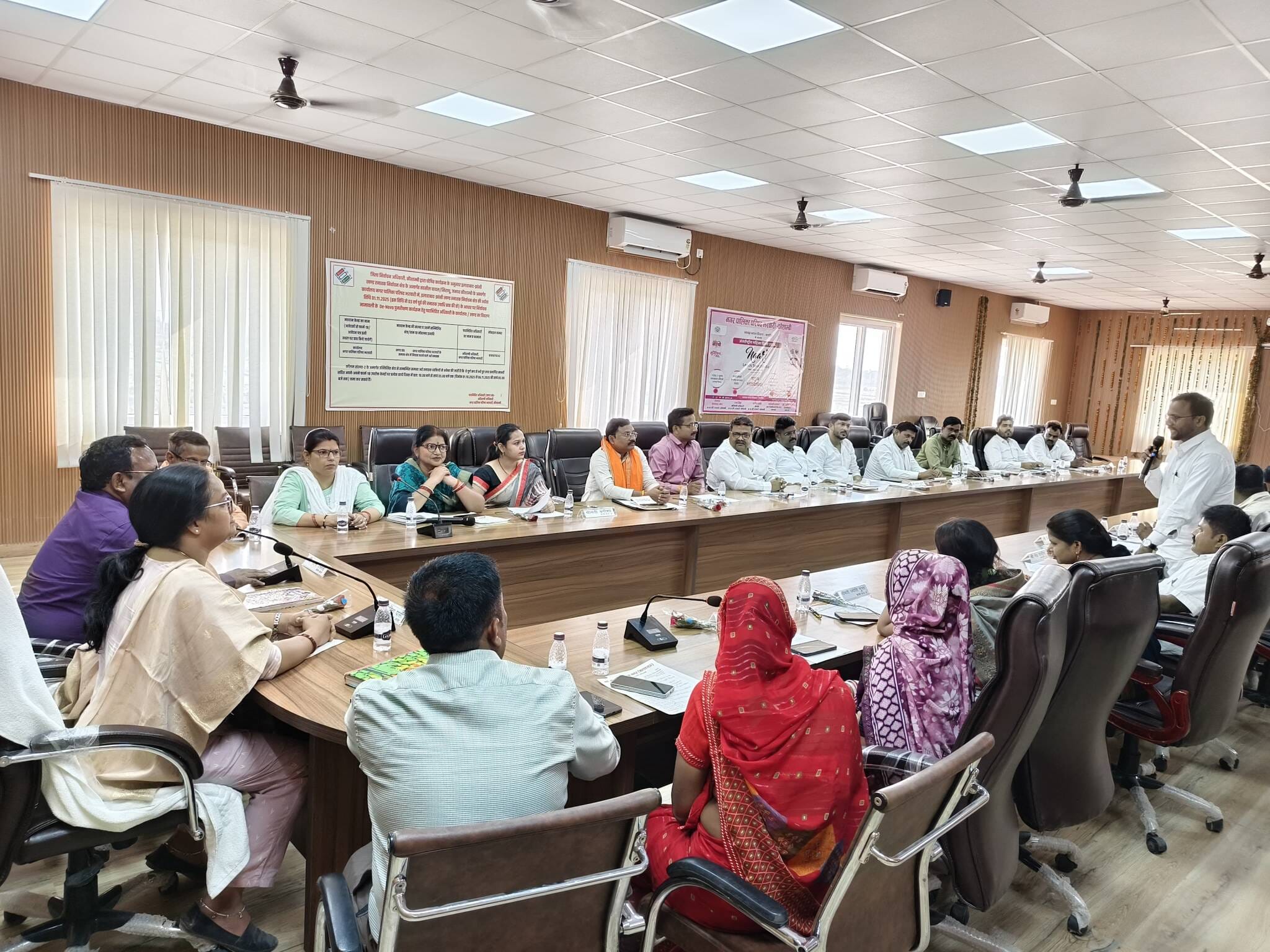 आंबेडकर भवन में आयोजित नगर पालिका की बोर्ड बैठक की ग्रुप फोटो। स्रोत: नपा आंबेडकर भवन में आयोजित नगर पालिका की बोर्ड बैठक की ग्रुप फोटो। स्रोत: नपा