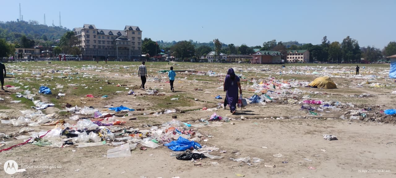 ऐतिहासिक चौगान सुजानपुर में फैली गंदगी। संवाद