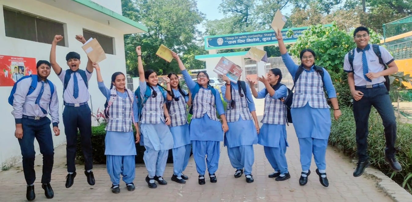 अनन्या नारंग 96.8 प्रतिशत श्रीराम स्कूल। (मवाना)