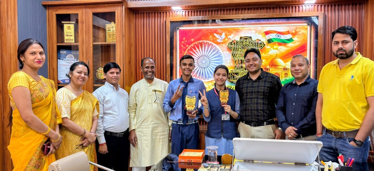 अनन्या नारंग 96.8 प्रतिशत श्रीराम स्कूल। (मवाना)