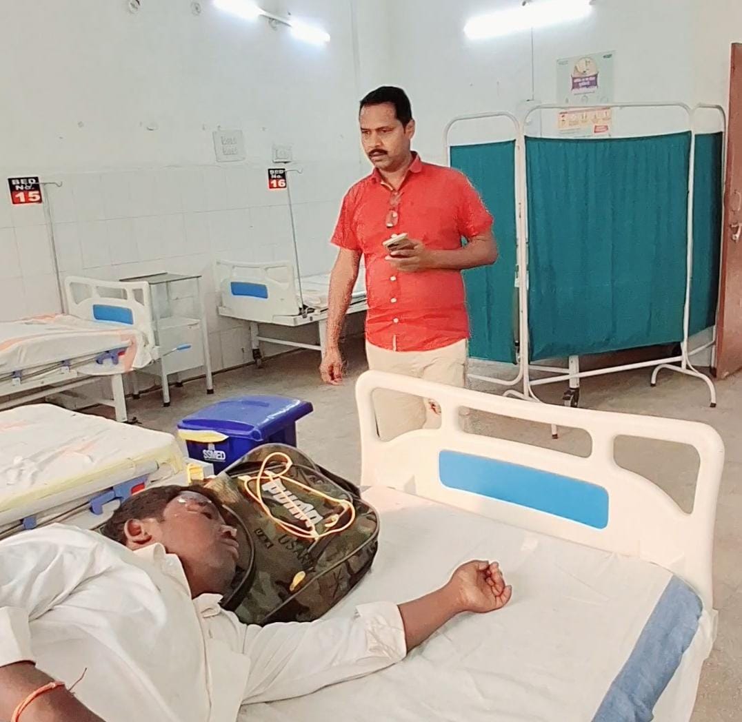 अस्पताल में इलाजरत घायल।