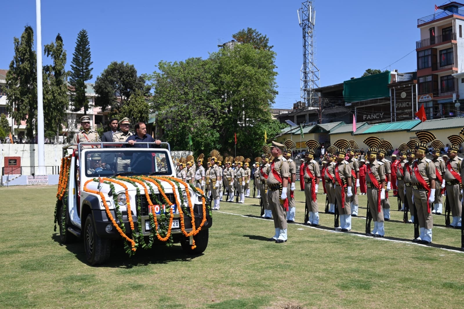 बाल स्कूल हमीरपुर  के मैदान में हिमाचल दिवस पर आयोजित जिला स्तरीय समारोह में  प्रदेश विधानसभा क