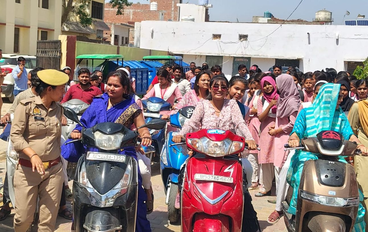 बिसौली में आयोजित कार्यक्रम में भाग लेती महिलाएं। स्रोत- भाजपा