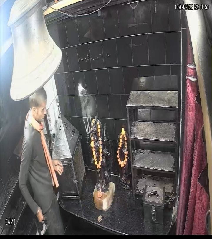 चोरी की घटना की सीसीटीवी फुटेज। चोरी की घटना की सीसीटीवी फुटेज।