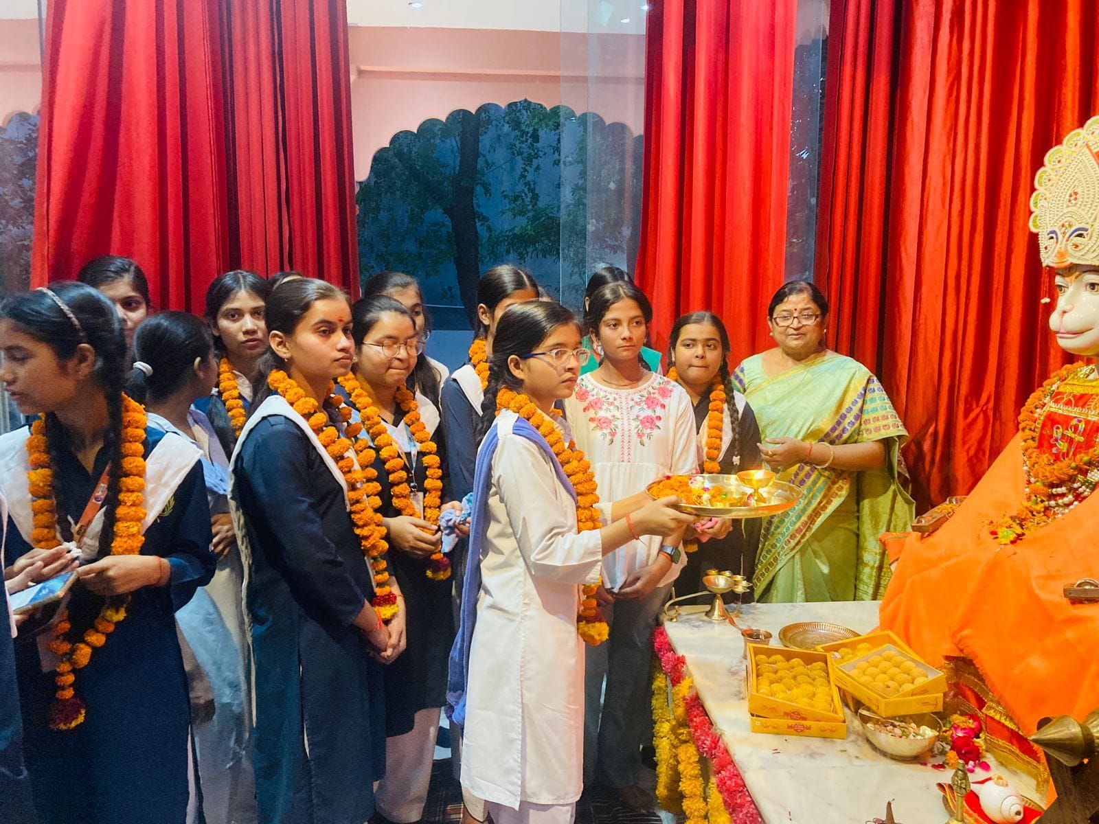 फोटो-30- सीबीएसई बोर्ड की हाईस्कूल परीक्षा में जिले में पहला स्थान प्राप्त करने वाले छात्र प्रख