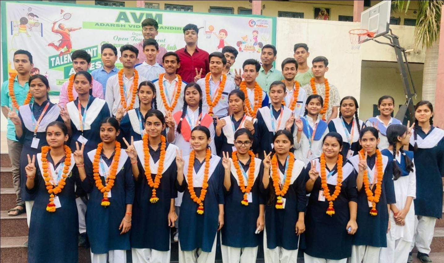 फोटो-30- सीबीएसई बोर्ड की हाईस्कूल परीक्षा में जिले में पहला स्थान प्राप्त करने वाले छात्र प्रख