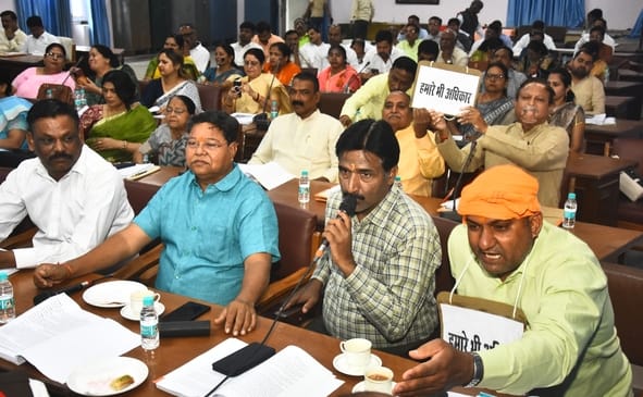 नगर निगम सदन की बैठक।