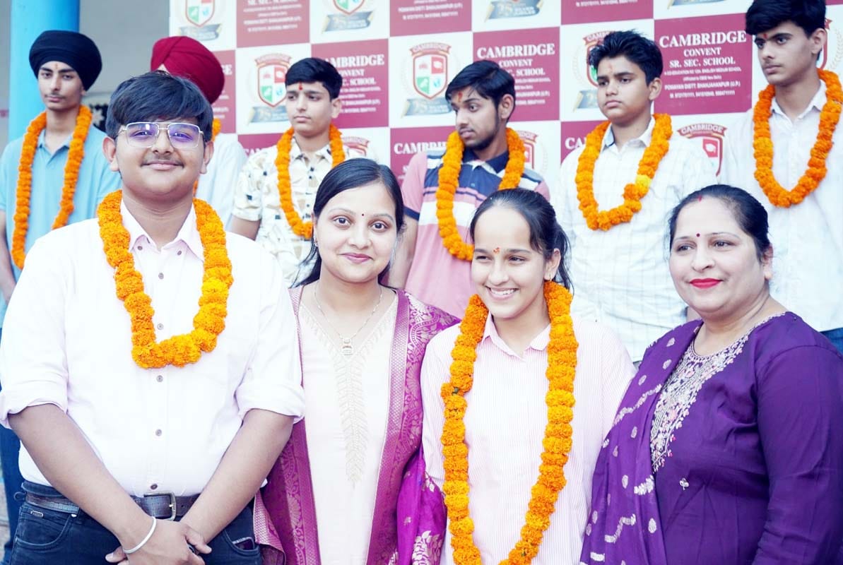 पुवायां की दि सेक्रेड हार्ट एकेडमी में सम्मनित किए गए मेधावी बच्चे। संवाद पुवायां की दि सेक्रेड हार्ट एकेडमी में सम्मनित किए गए मेधावी बच्चे। संवाद