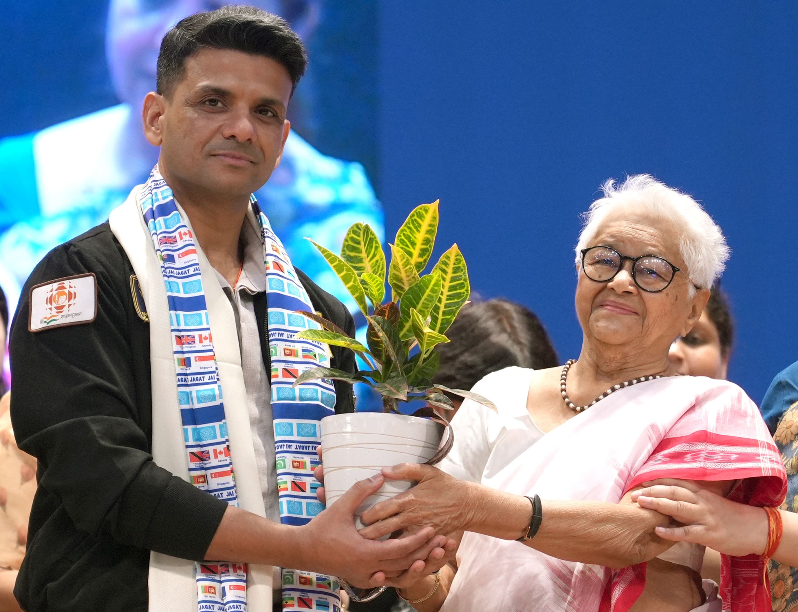 सीएमएस में पहुंचे शुभांशु शुक्ला ने छात्रों से किया संवाद सीएमएस में पहुंचे शुभांशु शुक्ला ने छात्रों से किया संवाद