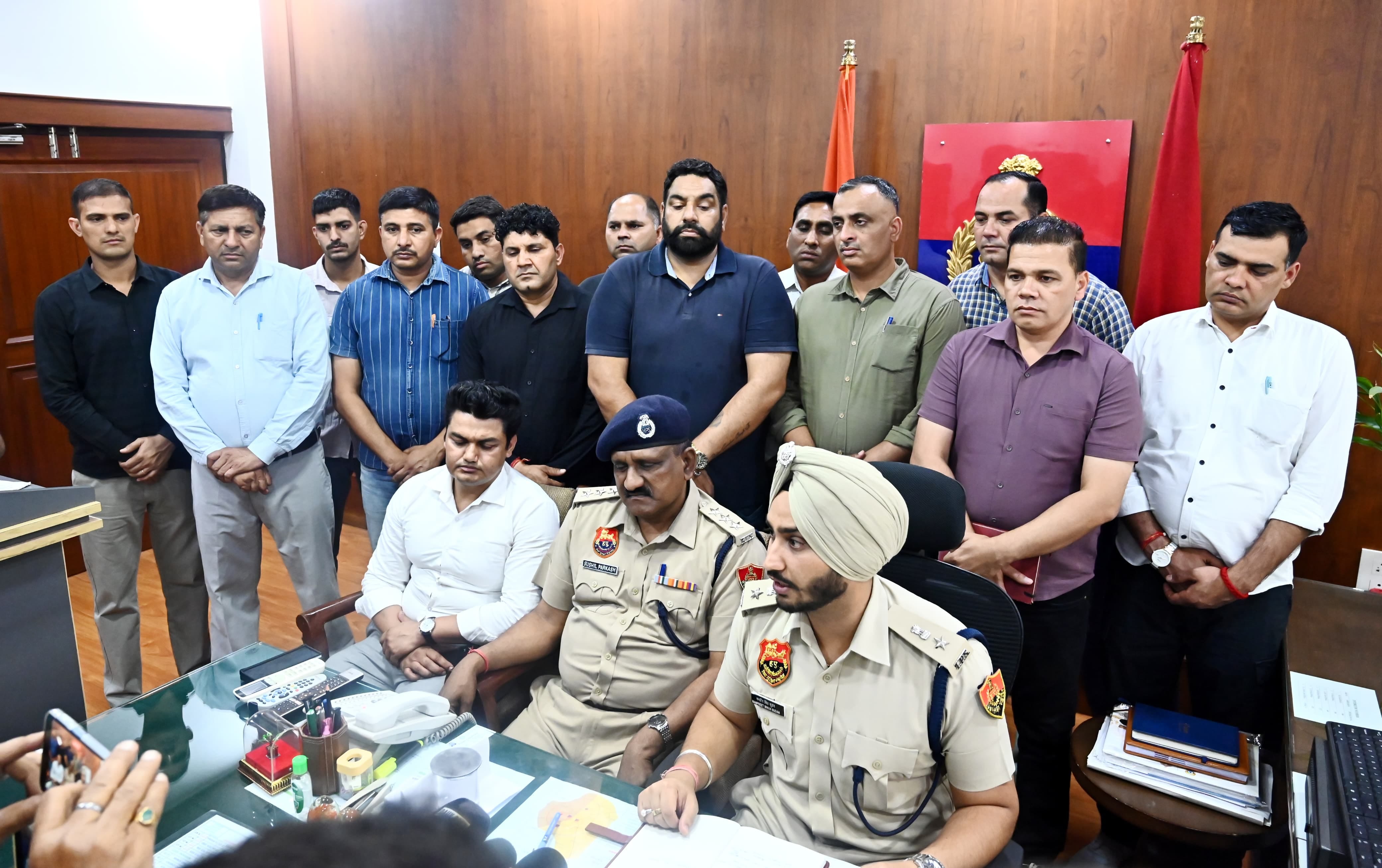 सरकारी अस्पताल में उपचाराधीन आरोपी रजत। सरकारी अस्पताल में उपचाराधीन आरोपी रजत।