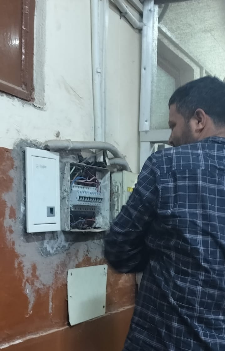 शाहपुर अस्पताल में लाइन में लगे मरीज। स्रोत: जागरूक पाठक