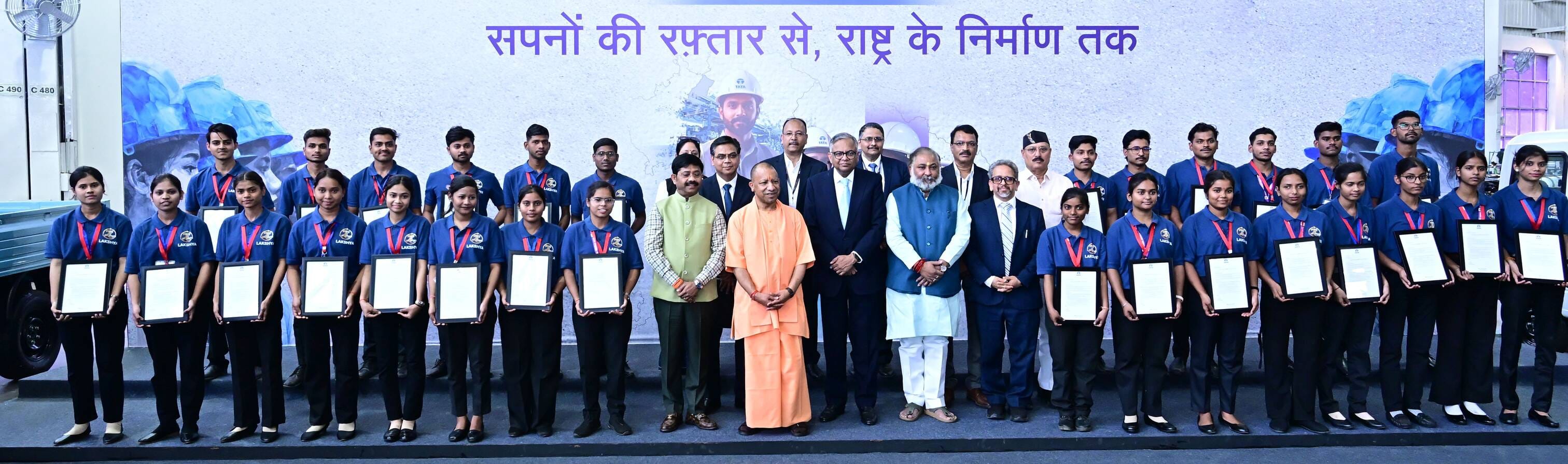 टाटा मोटर्स के कार्यक्रम में शामिल हुए मुख्यमंत्री योगी आदित्यनाथ, मंत्री नंद गोपाल नंदी, परिवह टाटा मोटर्स के कार्यक्रम में शामिल हुए मुख्यमंत्री योगी आदित्यनाथ, मंत्री नंद गोपाल नंदी, परिवह