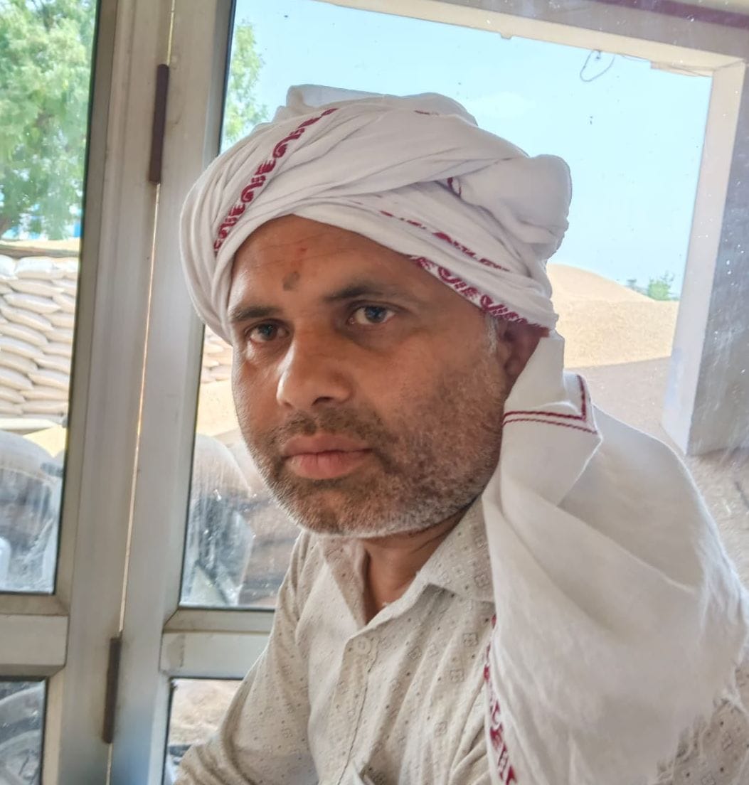 16जेएनडी07-गेहूं का उठान नहीं होने से अटी पड़ी अनाज मंडी। संवाद