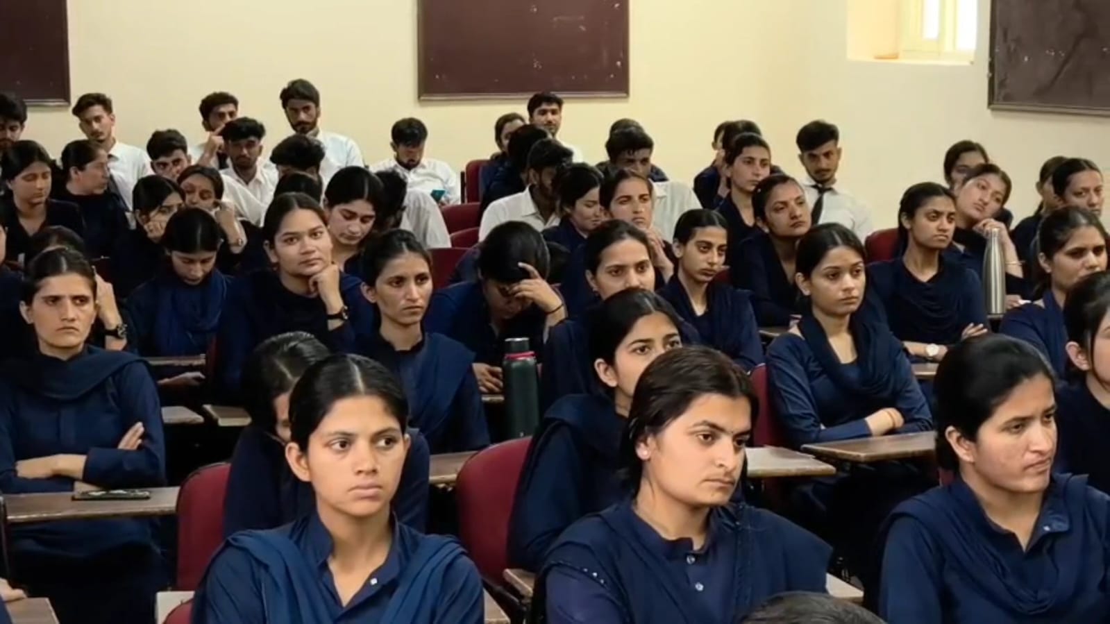 डाइट नाहन में हीमोफीलिया दिवस पर आयोजित कार्यक्रम में जानकारी देतीं बीएमओ डॉ. मोनीषा अग्रवाल। स डाइट नाहन में हीमोफीलिया दिवस पर आयोजित कार्यक्रम में जानकारी देतीं बीएमओ डॉ. मोनीषा अग्रवाल। स