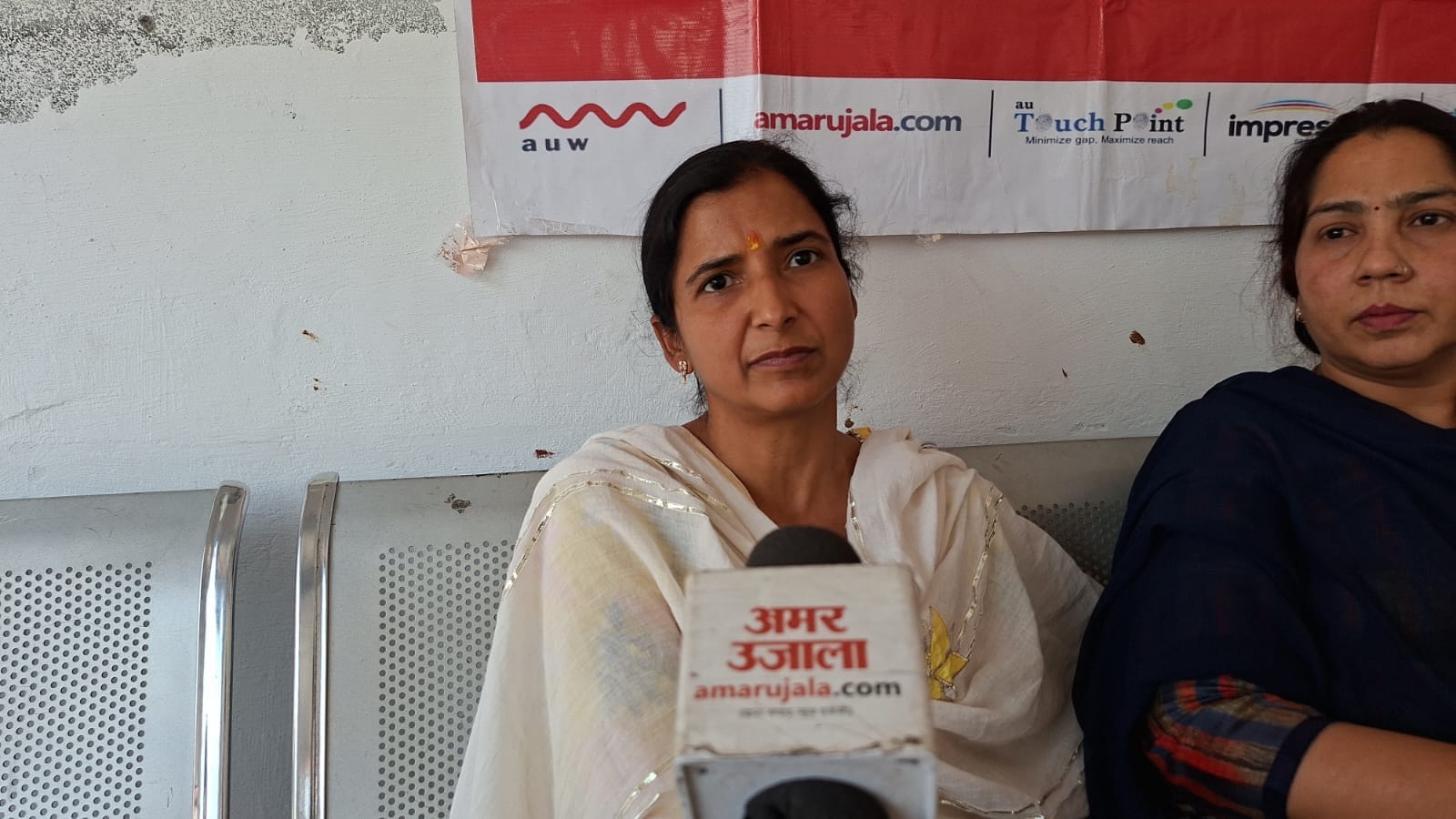 हिंदू कन्या महाविद्यालय में संवाद कार्यक्रम के दौरान चर्चा करतीं प्राध्यापिकाएं और छात्राएं। सं हिंदू कन्या महाविद्यालय में संवाद कार्यक्रम के दौरान चर्चा करतीं प्राध्यापिकाएं और छात्राएं। सं
