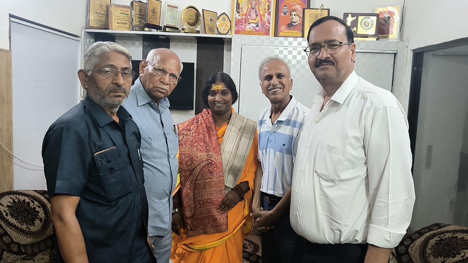 कुरुक्षेत्र। बुलेट रानी के नाम से विख्यात  राजलक्ष्मी का स्वागत करते हुए। स्वयं
