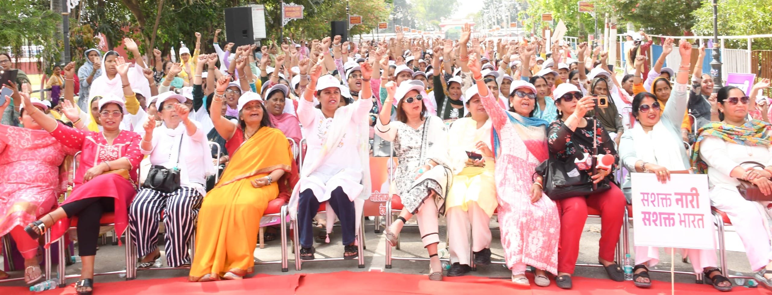 कुरुक्षेत्र। नारी शक्ति वंदन पदयात्रा कार्यक्रम में हस्ताक्षर करती राज्य बाल कल्याण परिषद उपाध् कुरुक्षेत्र। नारी शक्ति वंदन पदयात्रा कार्यक्रम में हस्ताक्षर करती राज्य बाल कल्याण परिषद उपाध्