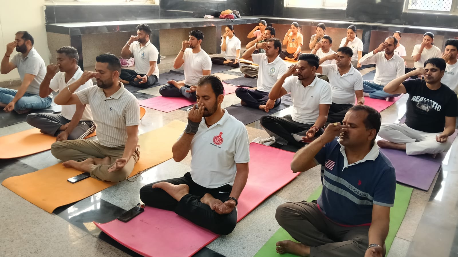 कुरुक्षेत्र। योग प्रोटोकॉल के तहत अनुलोम-विलोम का अभ्यास करते प्रशिक्षु। स्वयं