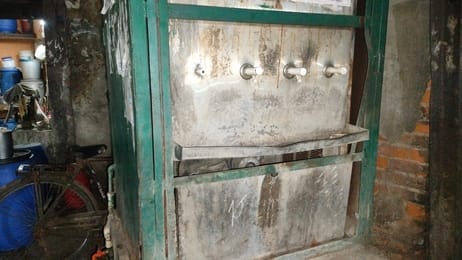 कड़ी धूप के बीच किनौनी गांव में गेहू की कटाई रते किसान : संवाद