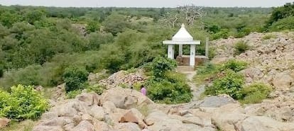 रानी की छतरी की फाइल फोटो । रानी की छतरी की फाइल फोटो ।