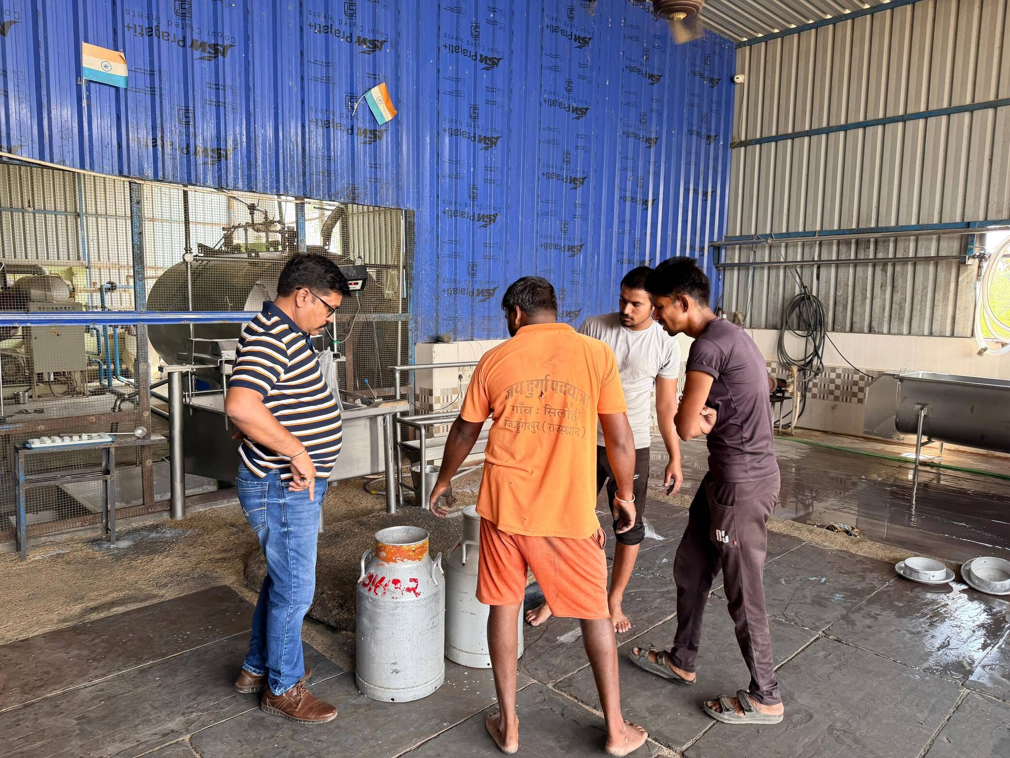 सलूंबर में खाद्य सुरक्षा दल की और से अलग अलग जगहों पर लिए गए नमुने