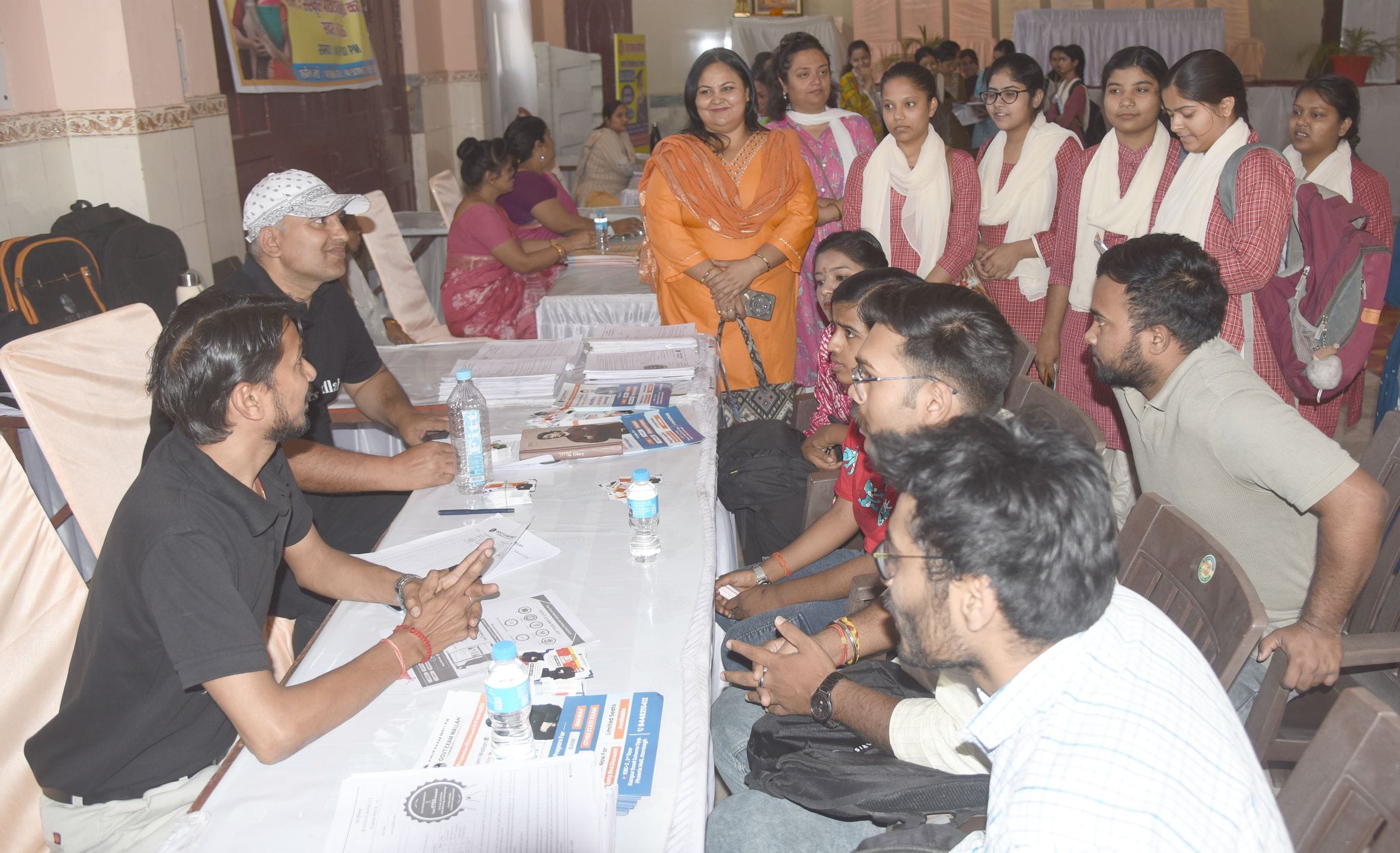 संस्कृत पाठशाला महाविद्यालय में बृहस्पतिवार को रोजगार मेले का आयोजन किया गया। संस्कृत पाठशाला महाविद्यालय में बृहस्पतिवार को रोजगार मेले का आयोजन किया गया।