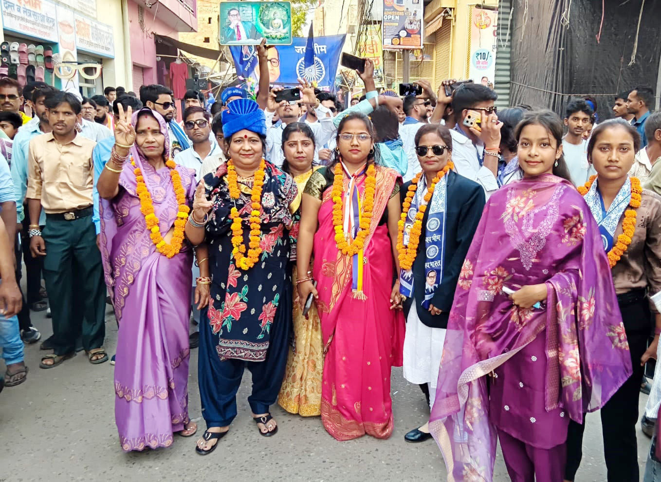 शोभायात्रा में शामिल अंबेडकर की झांकी। संवाद