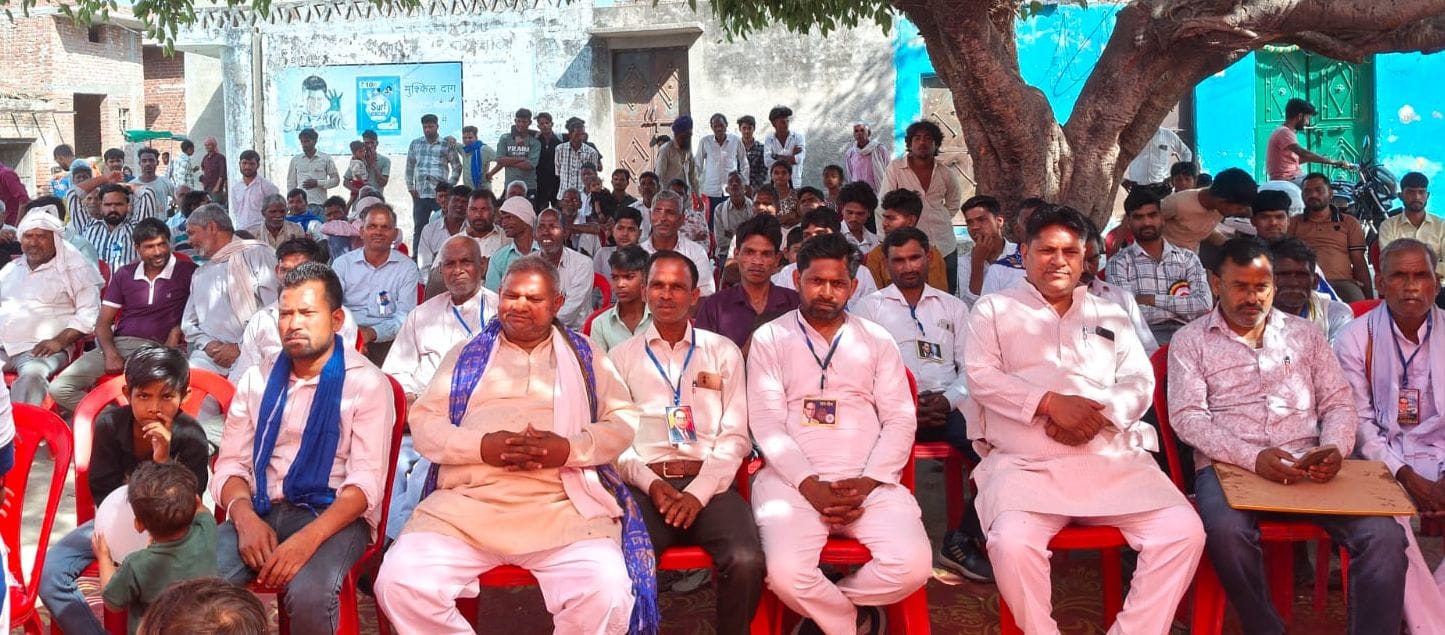 शोभायात्रा में शामिल अंबेडकर की झांकी। संवाद