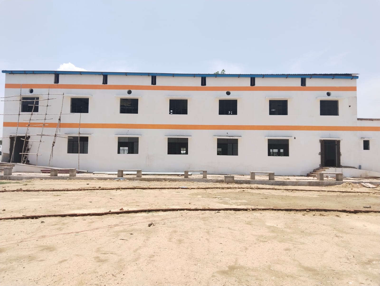 तिलगोड़ी स्थित मिनी स्टेडियम के गेट पर लटकता ताला, संवाद