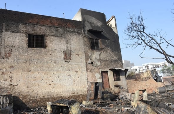 विकास नगर सेक्टर-12 में झुग्गी बस्ती में हुए अग्निकांड के दूसरे दिन कूछ ये रहे हालात।